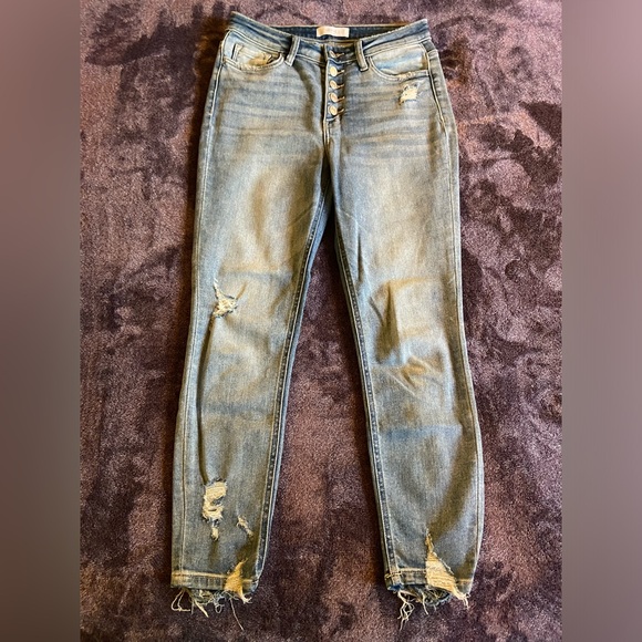 BRAND NEW Vervet Distressed Straight Leg Jeans - Picture 2 of 11